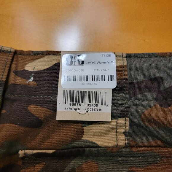 Levis 94 Baggy Camo Cargo Pants Size 27 x 30 or 28 x 30 NWTs - Picture 10 of 10